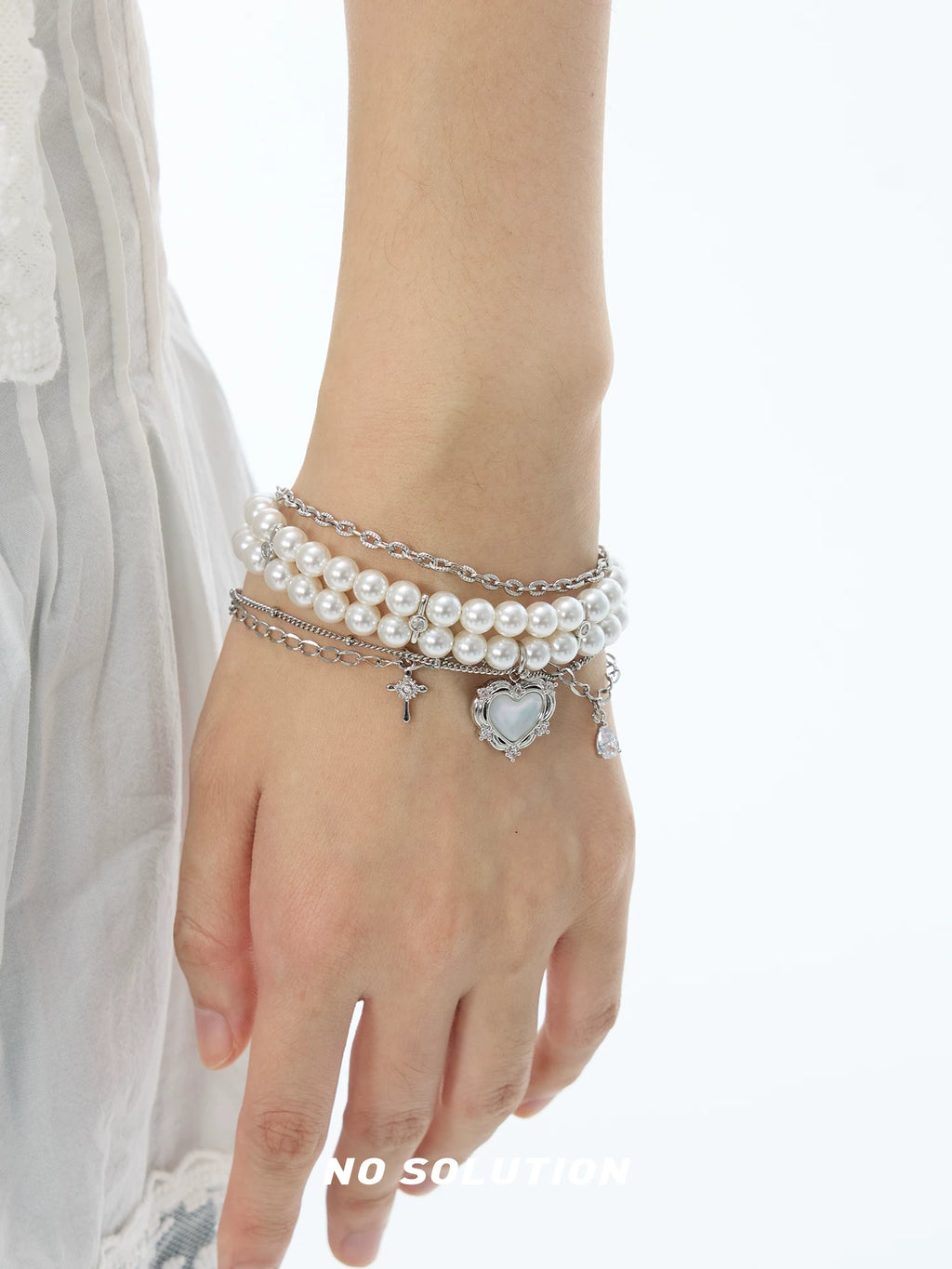 NO SOLUTION Multi-layer Pearl Stacking Bracelet