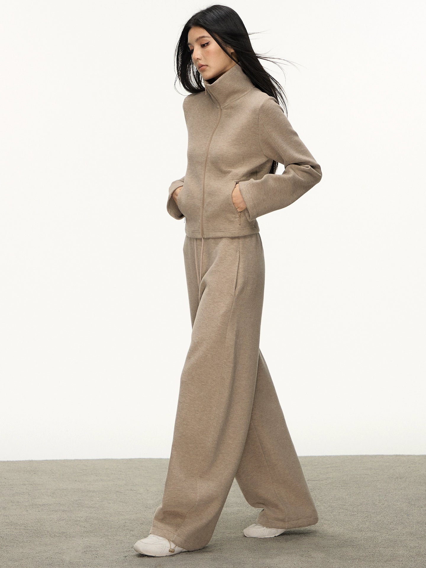 Anna Aneae Stand-up Collar Thermal Short Jacket Sweatpants Two-piece Set