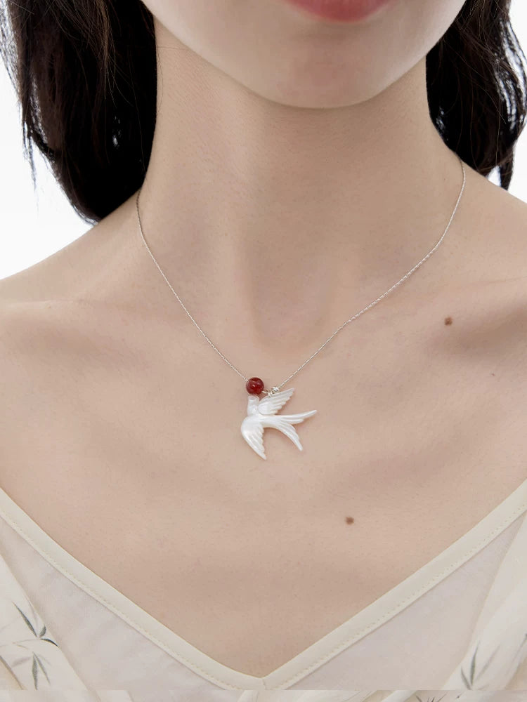 NO SOLUTION White Dish Shell Swallow Sterling Silver Necklace