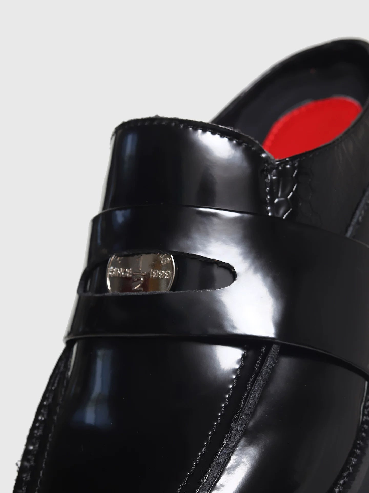 SHENLV STUDIO Glossy One-pedal Casual Leather Slippers