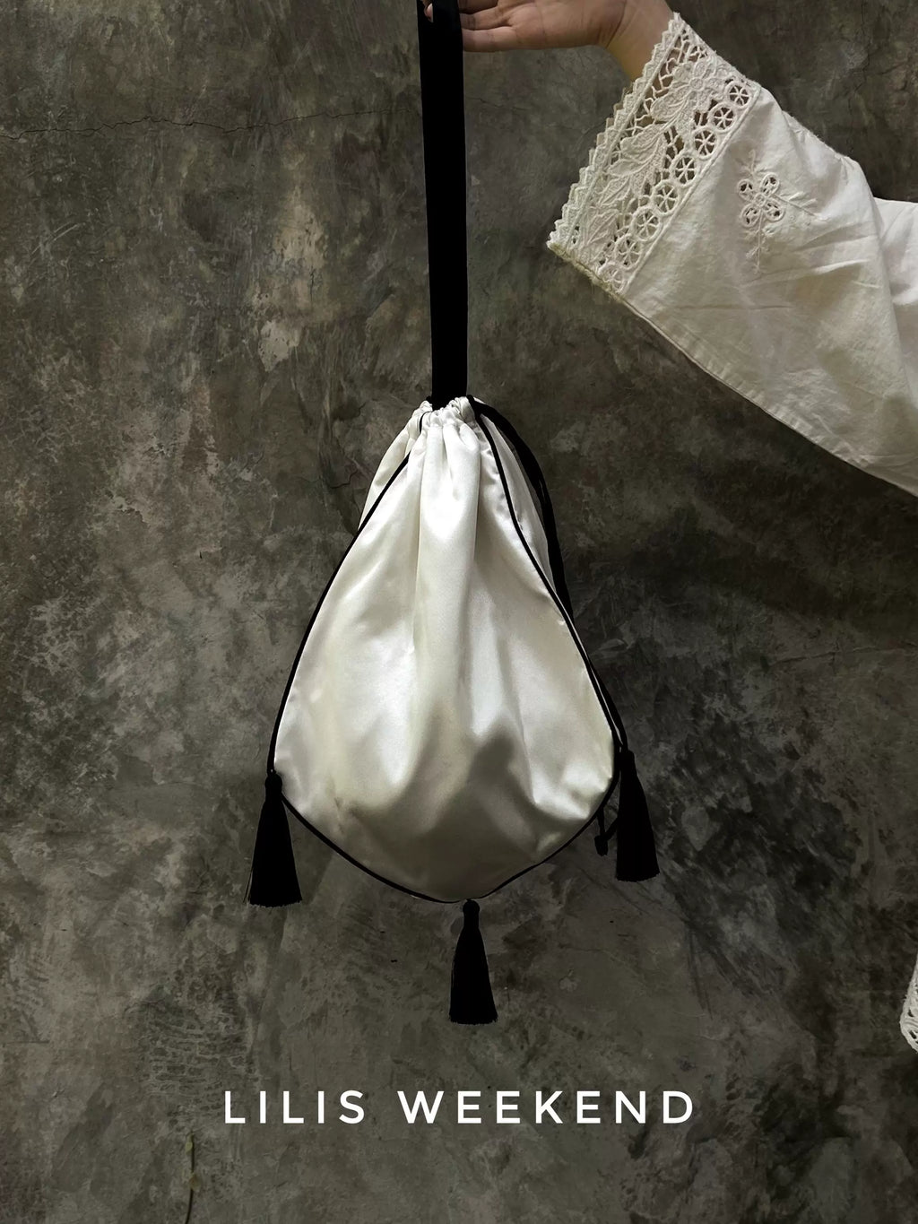 Lilis Weekend Retro Drawstring Lantern Fringed Bag