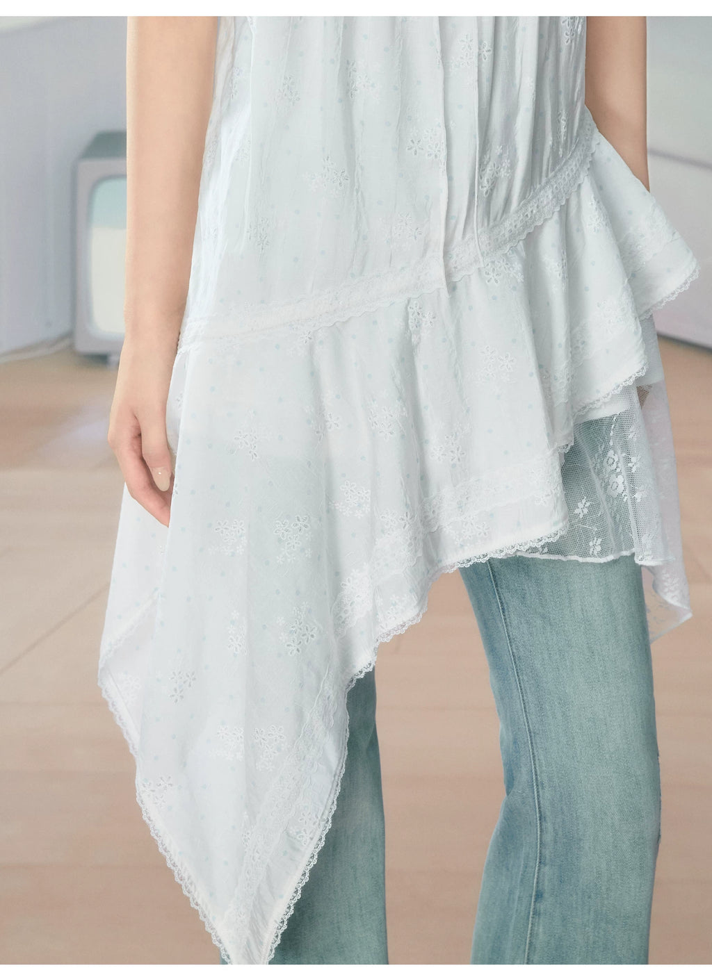 Ablueberry Floral Irregular Lace Suspender Skirt