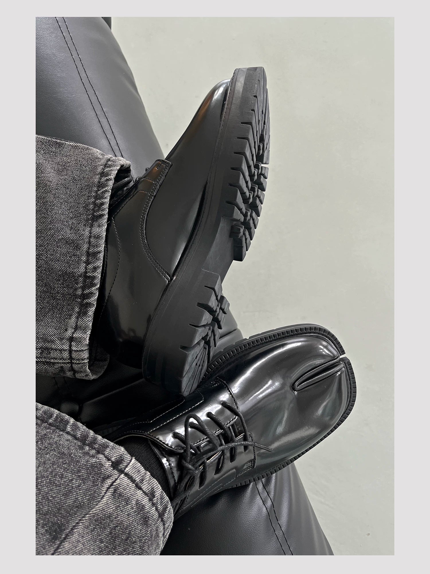HANQIAORIJI Goodyear Welt Split-Toe Leather Tabi
