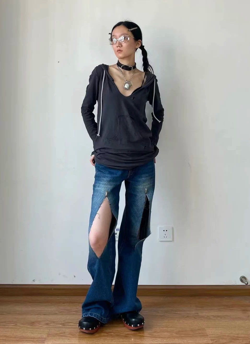 Enteralt Ripped Trim Nailed Jeans