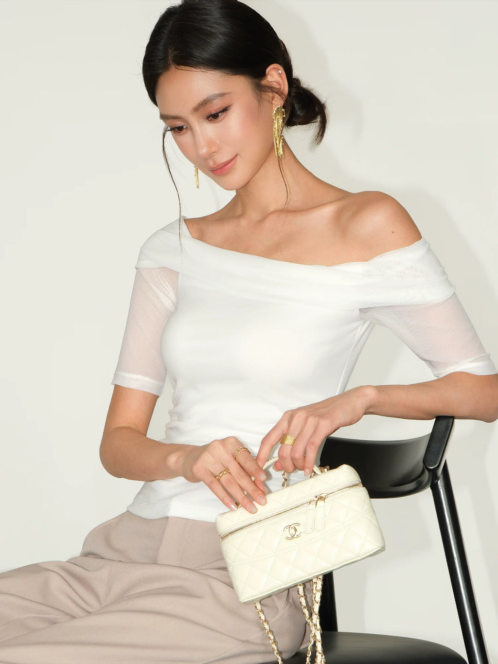 NEVA HU One-word Shoulder Mesh Stitching Slim Tee