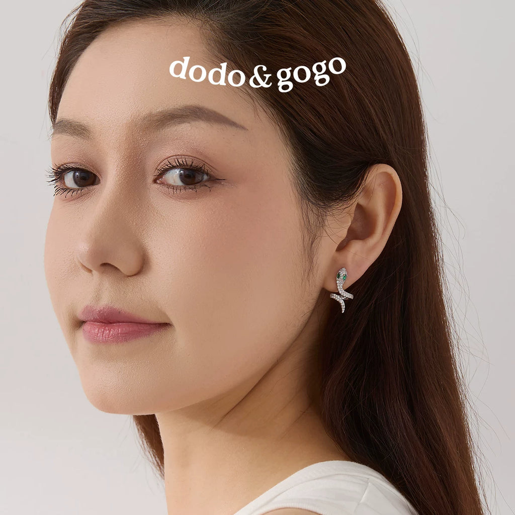 DODOGOGO Snake Temperament Cool Stud Earrings