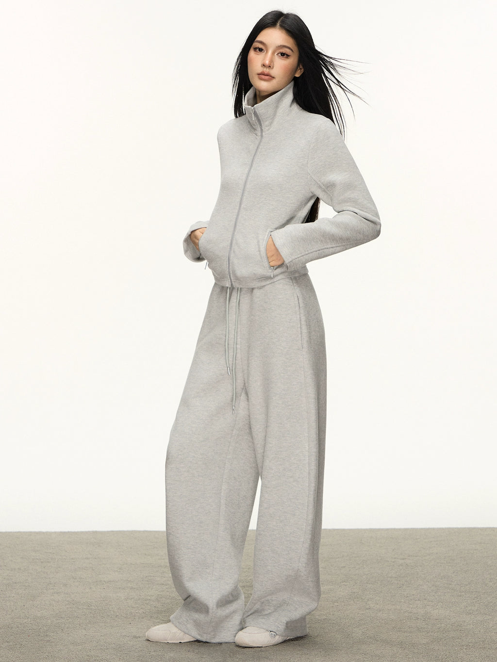 Anna Aneae Stand-up Collar Thermal Short Jacket Sweatpants Two-piece Set