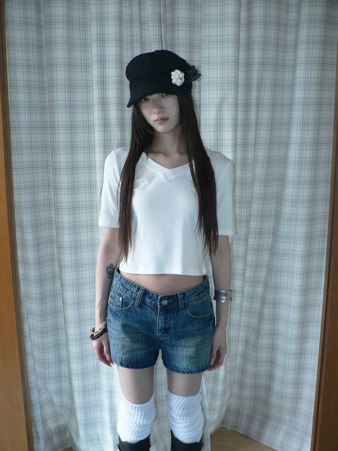 Ang: Project Slim and Thin V-neck Waist Tee