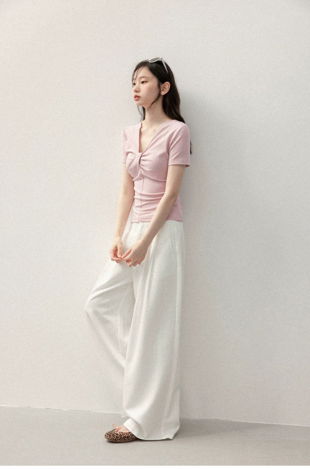 Cantonstory V Neck Kink Straight Shoulder Slim Tee