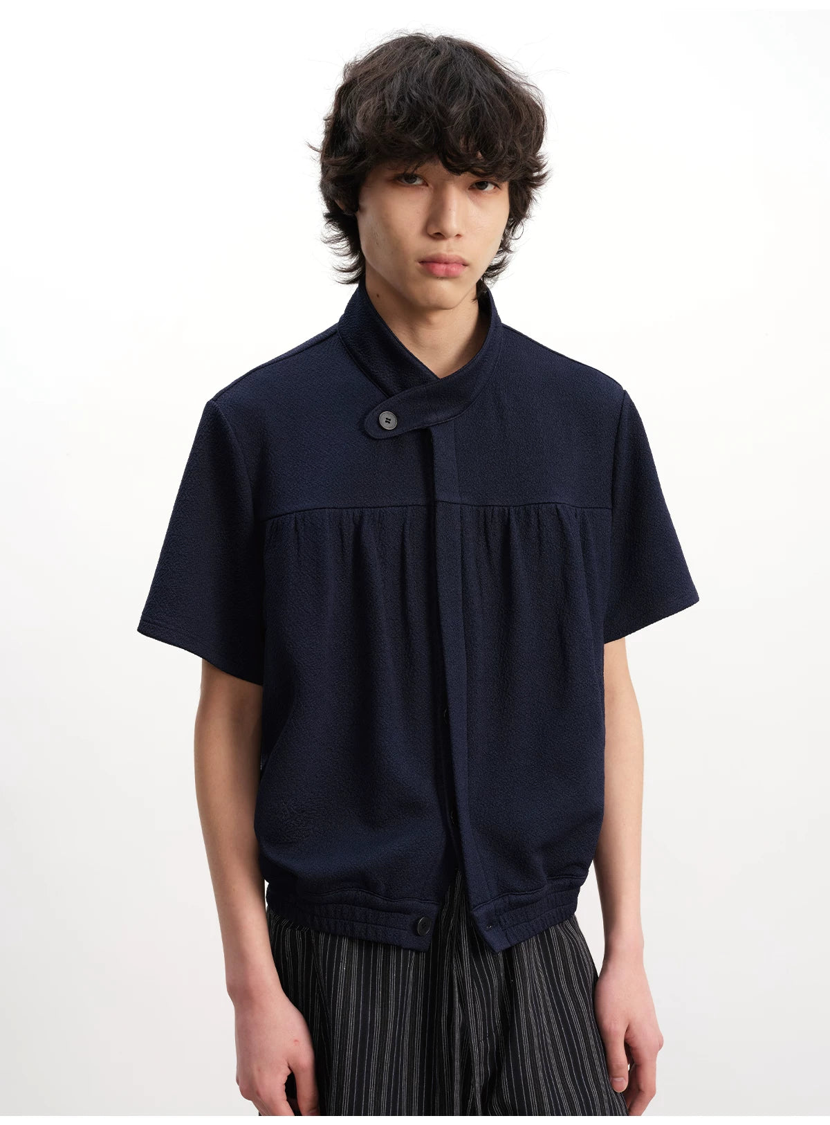 JCAESAR Stand-up Collar Pleated Short-sleeved Shirt