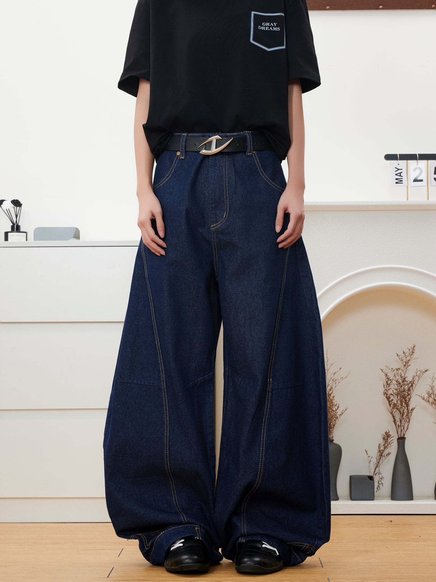 BTSG silhouette scimitar jeans