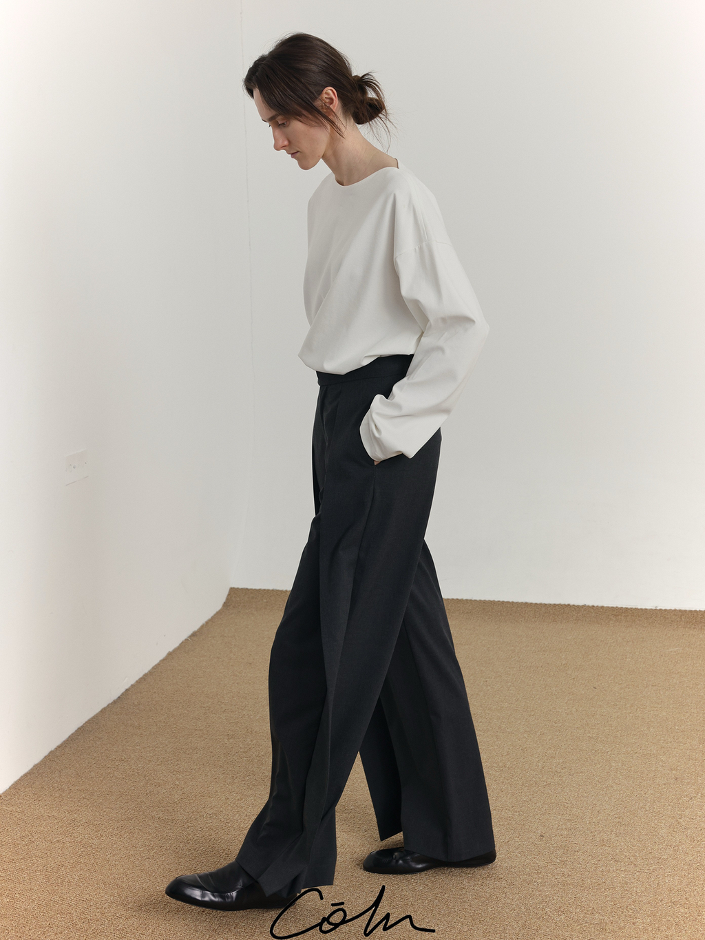 COLN Line-sensitive Flyer Slightly Wide Flared Pants