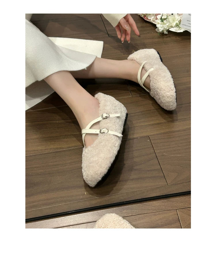 CHRNDXEE Cross-buckle Flat-soled Lamb Wool Shoes