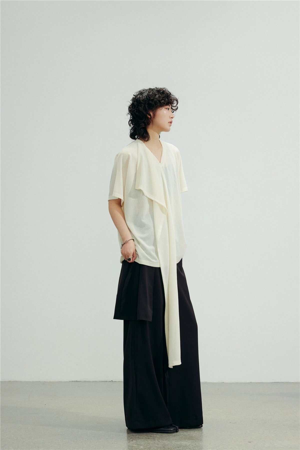 SUNYVONNE V-neck Irregular Ice Silk Knitted Shawl Tee