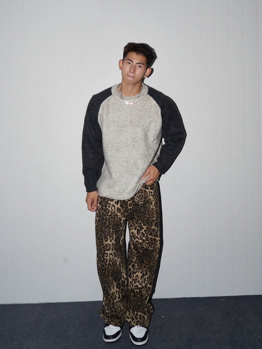 PAPASLILMONSTER Spliced Shoulder Crew Neck Sweater