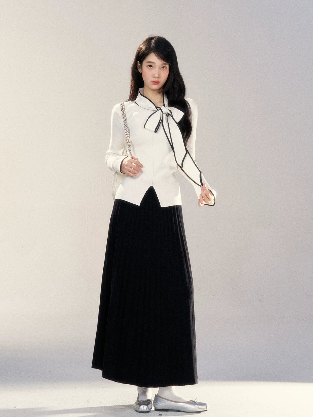 Wildberry Contrast Skinny Bow Sweater