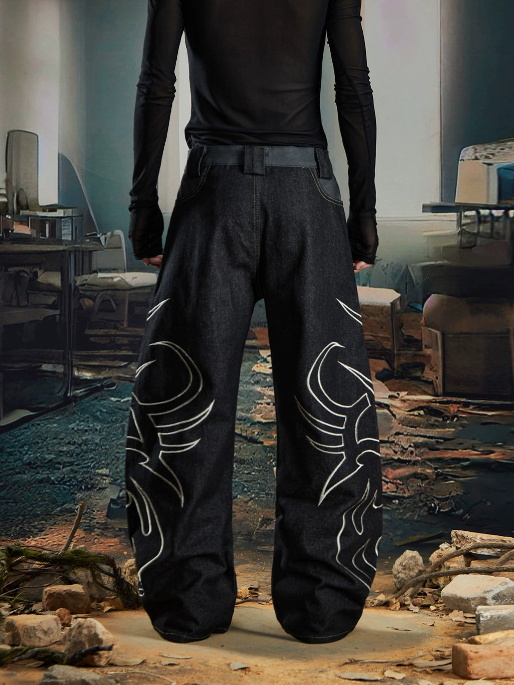 NOMANIAI Embroidered Totem Scimitar Jeans