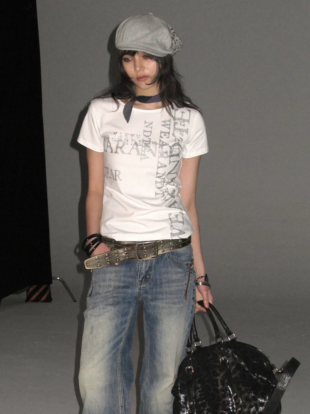 WearAndtear Letter Print Stretch Slim Shoulder Tee