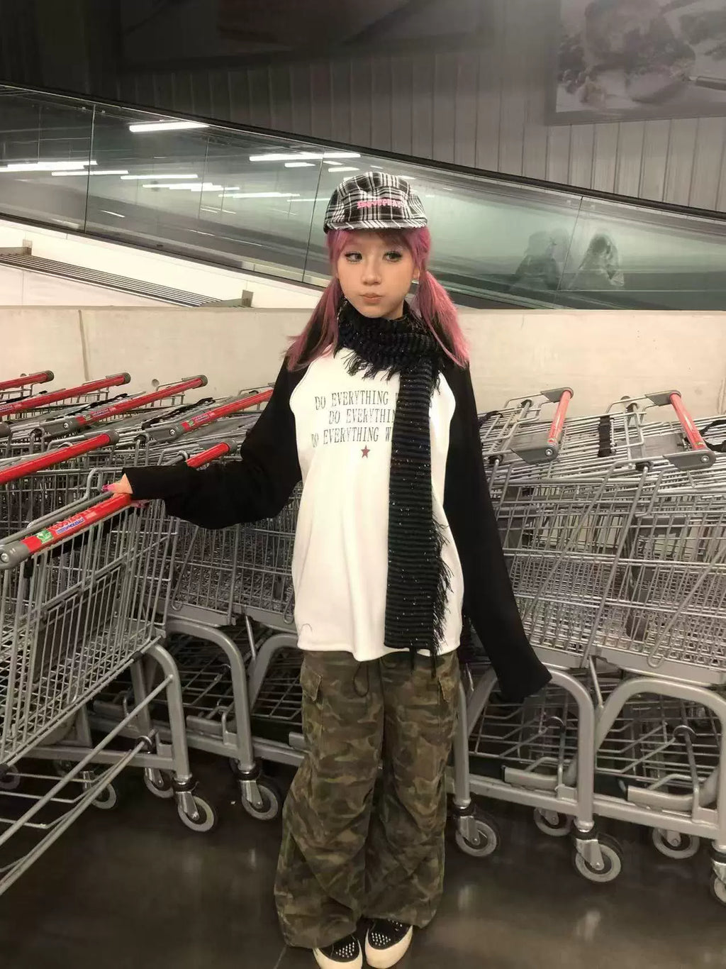 DETW 24AW * Original [Red Star Slogan] Threaded black and white splicing shoulder sleeve Tee