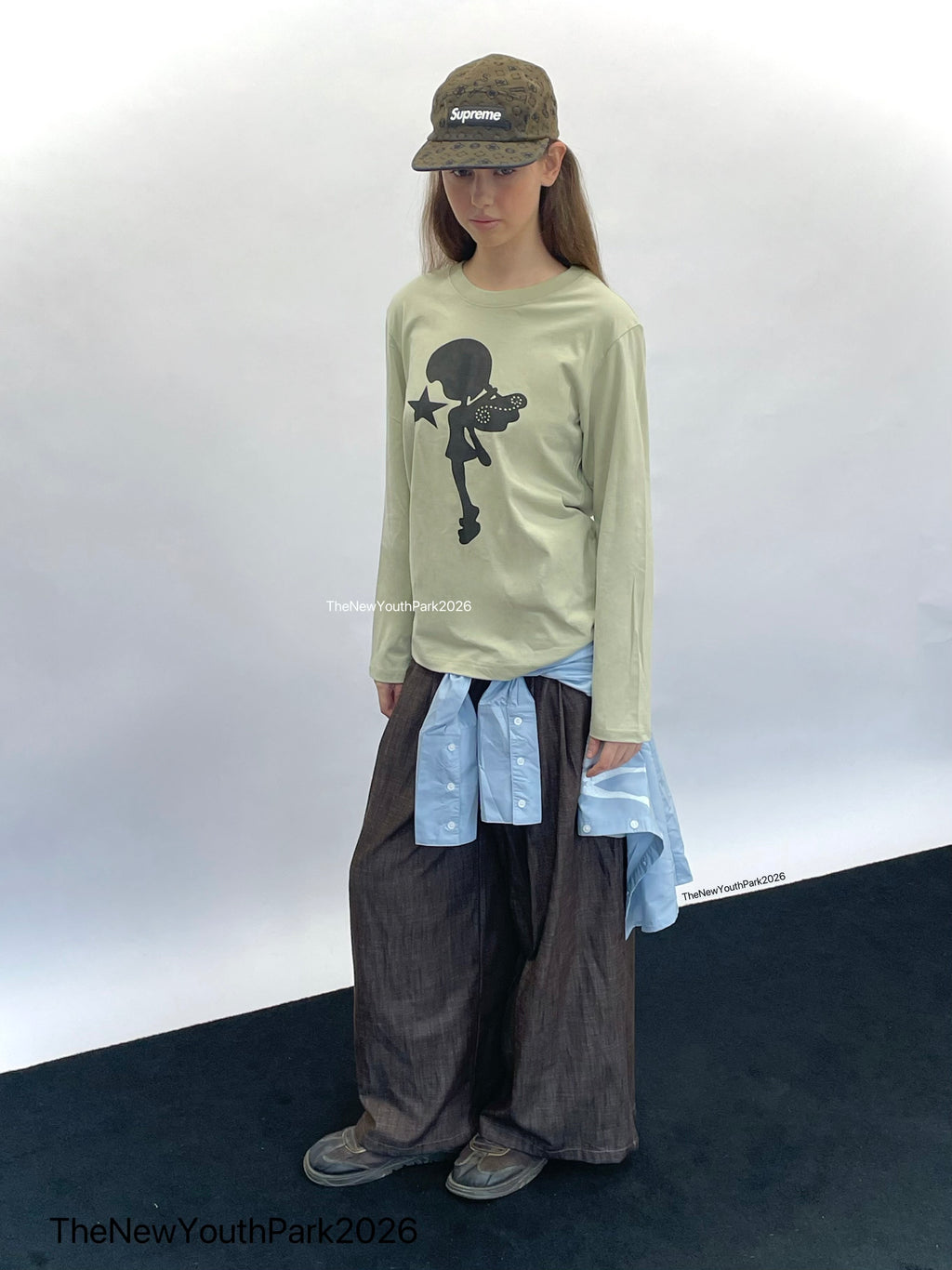 TheNewYouthPark Front Shoulder Slim Fit Star Girl Print Long Sleeve