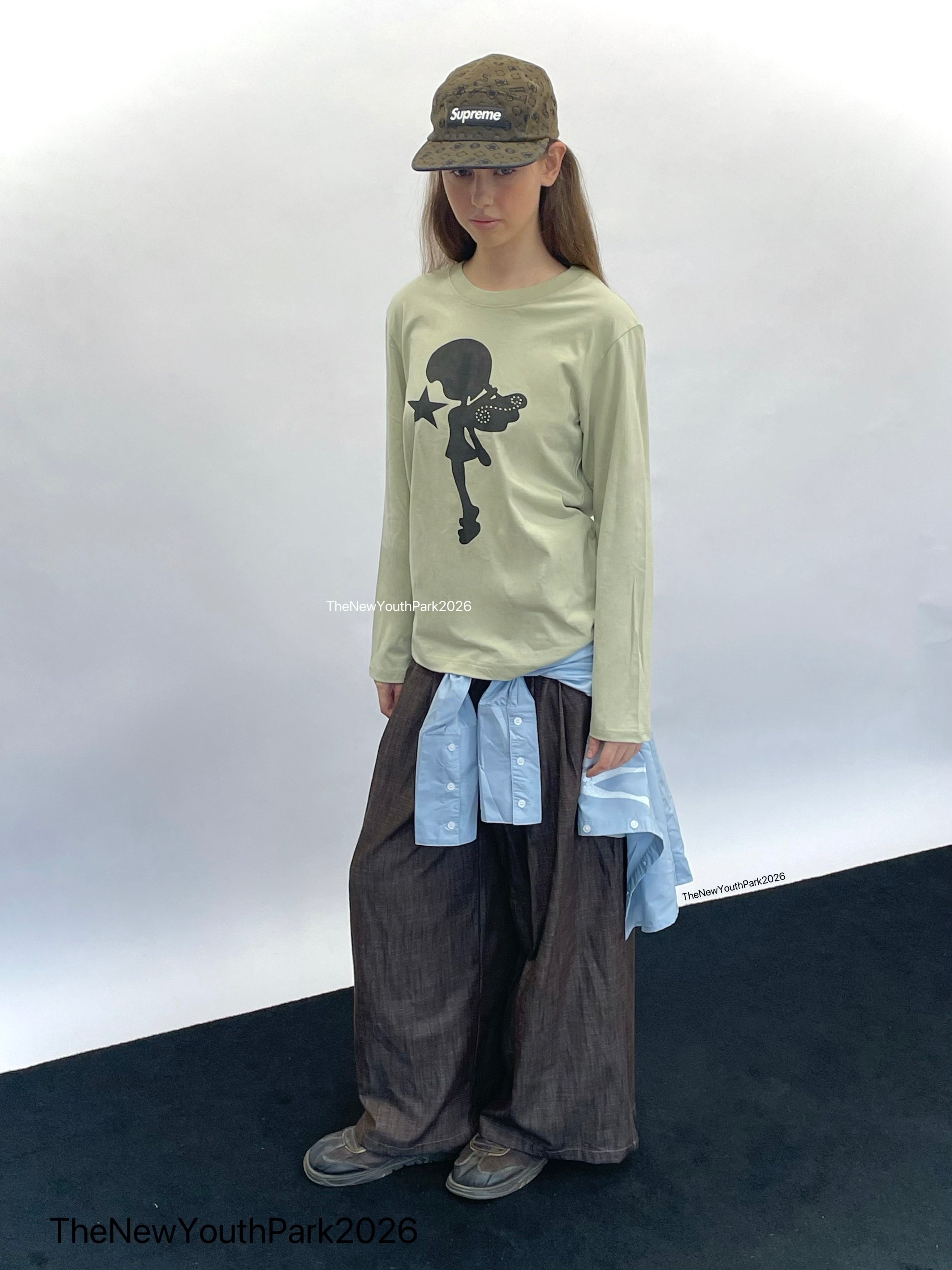 TheNewYouthPark Front Shoulder Slim Fit Star Girl Print Long Sleeve