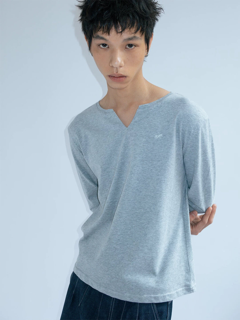 FUNKYFUN Small V-neck Front Shoulders Loose and Simple Long Sleeves