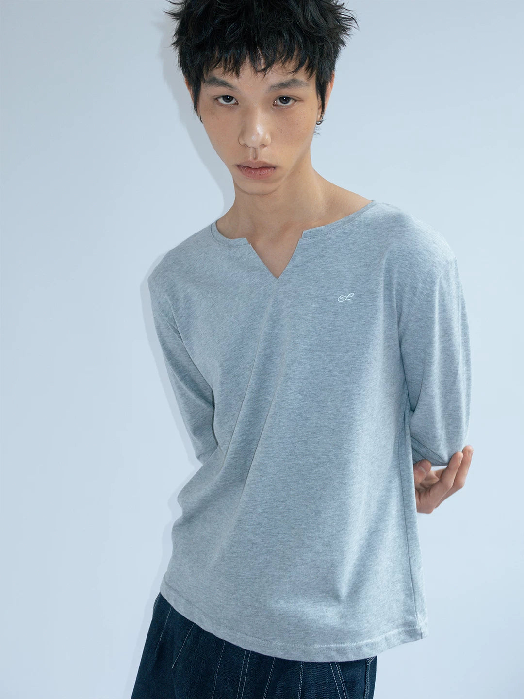 FUNKYFUN Small V-neck Front Shoulders Loose and Simple Long Sleeves