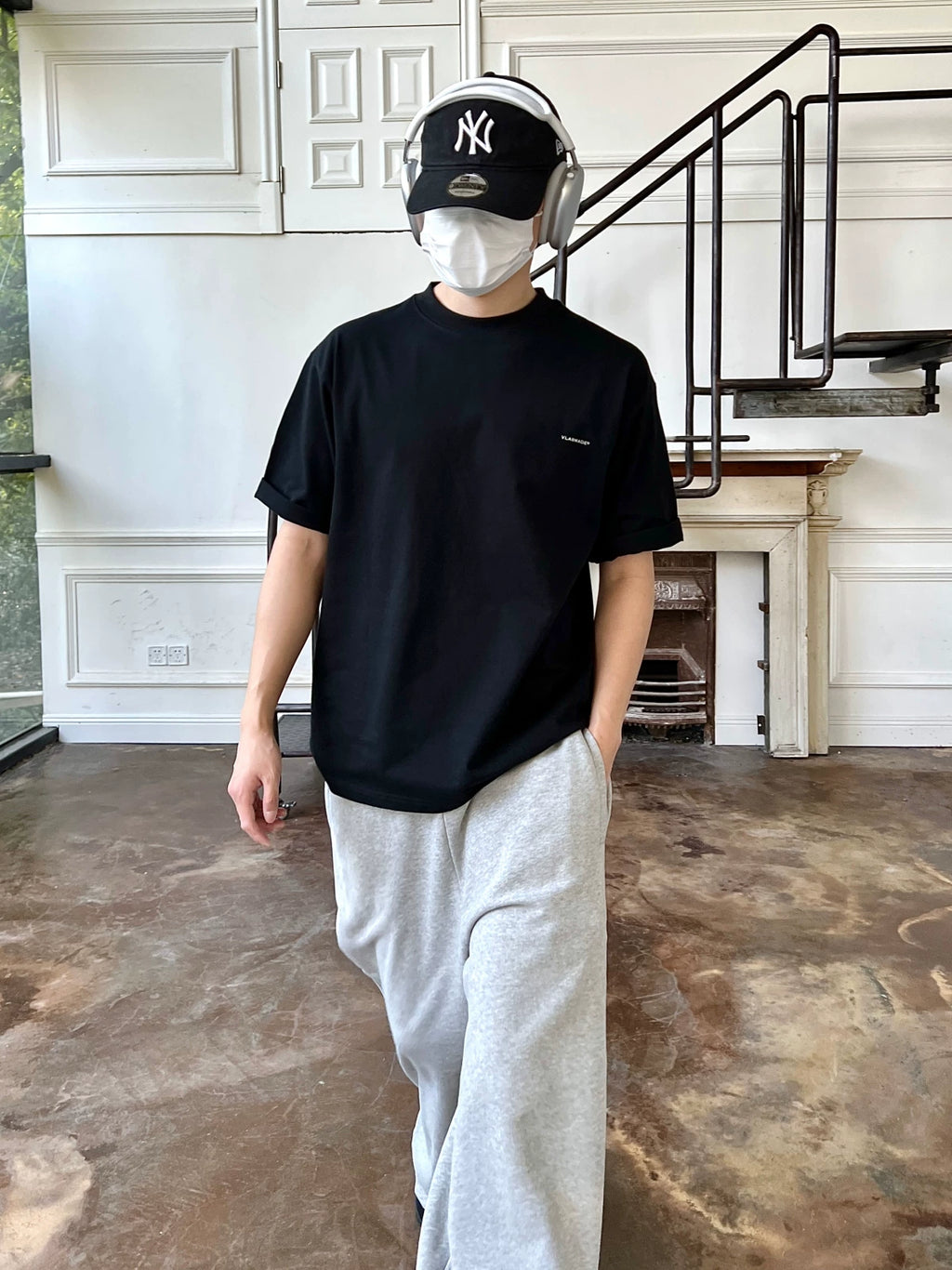 VLABMADE Small Neckline Logo Printing Loose Tee