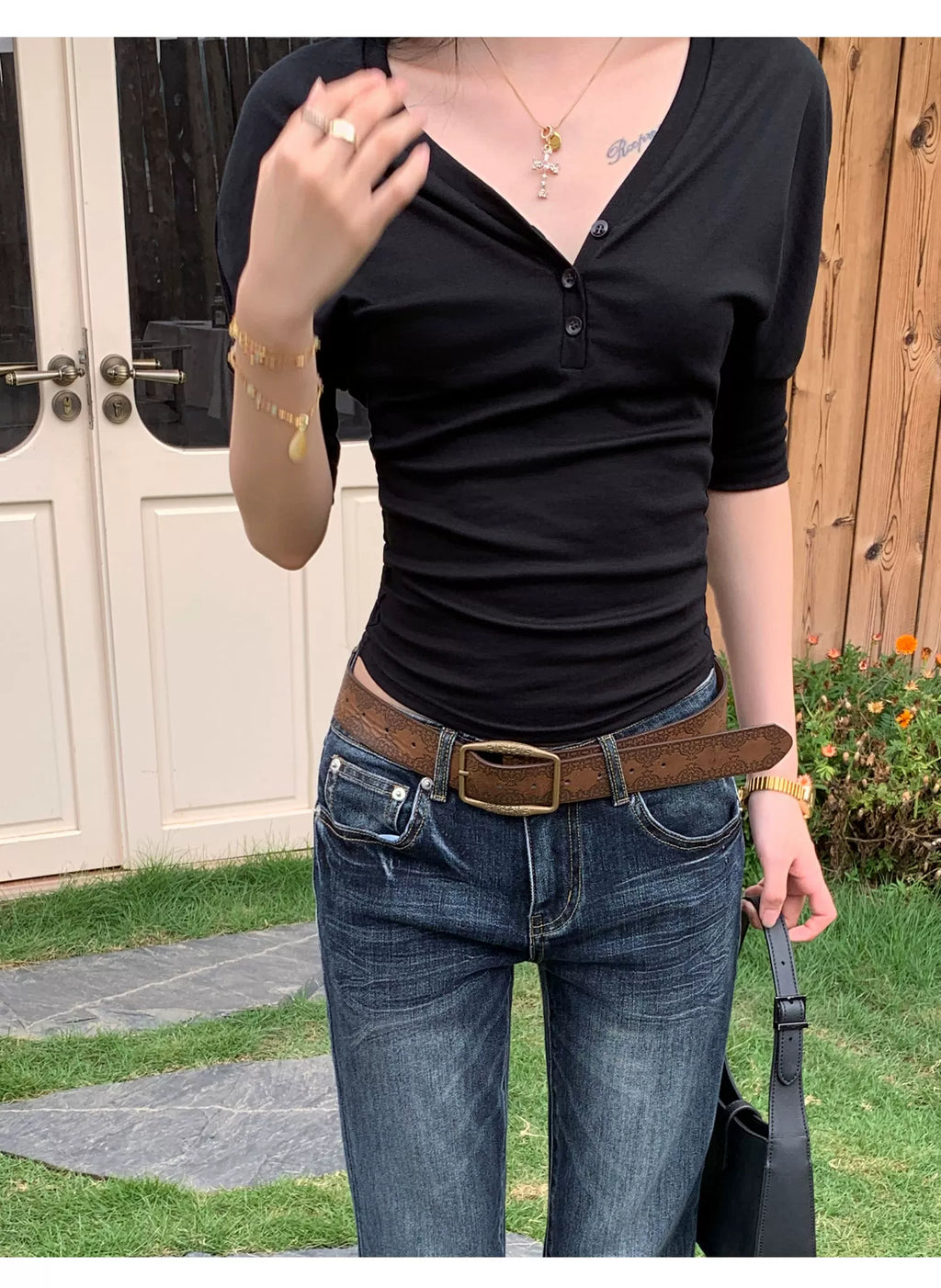 Audwyn V-neck Loose and Thin Tee