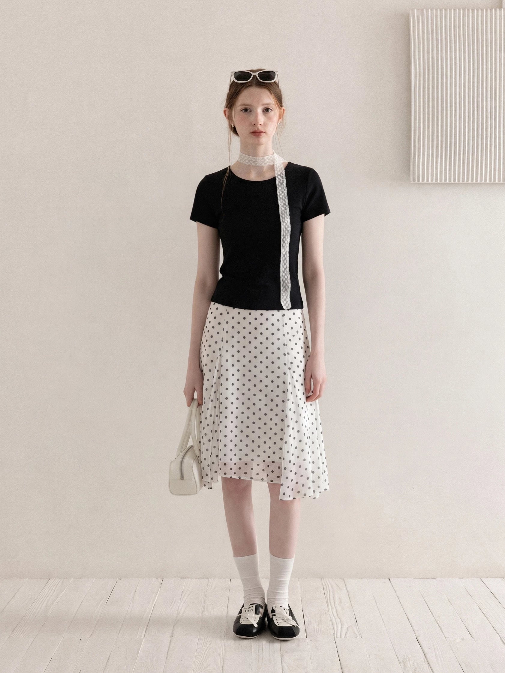 Cantonstory Crew Neck Front Shoulder Kinked Backless Slim Tee