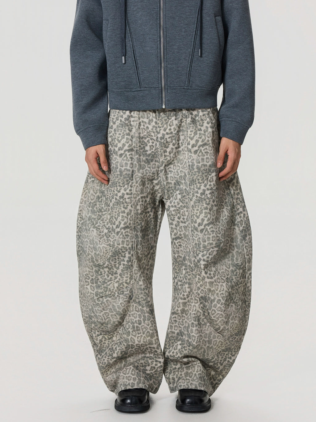 BTSG Vintage Pleated Leopard Wide-leg Jeans