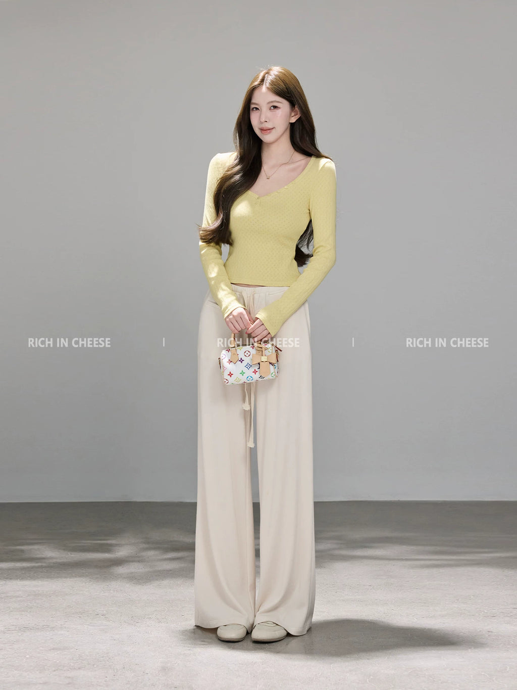 RICH IN CHEESE Slim and Versatile Long Sleeves