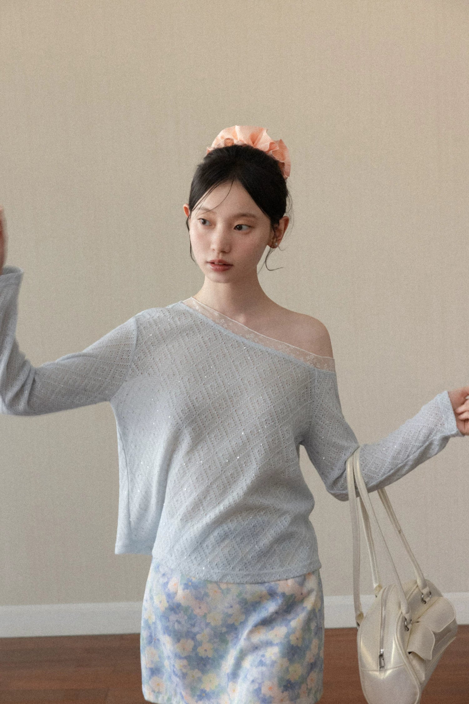 Cantonstory Slanted Shoulder Lace Sequin Cut-out Long Sleeves