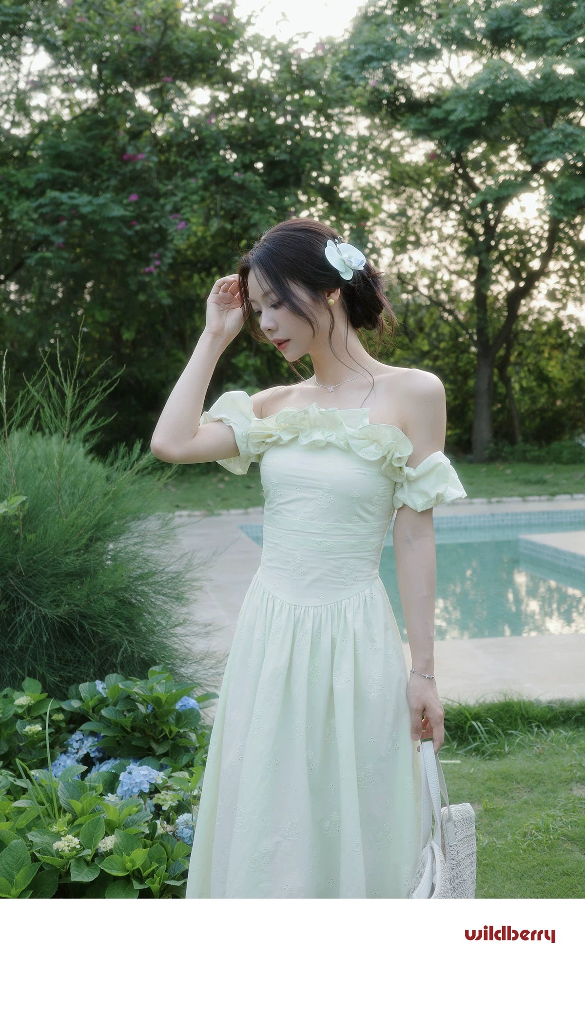 Wildberry One-word Shoulder Waist Temperament Dress