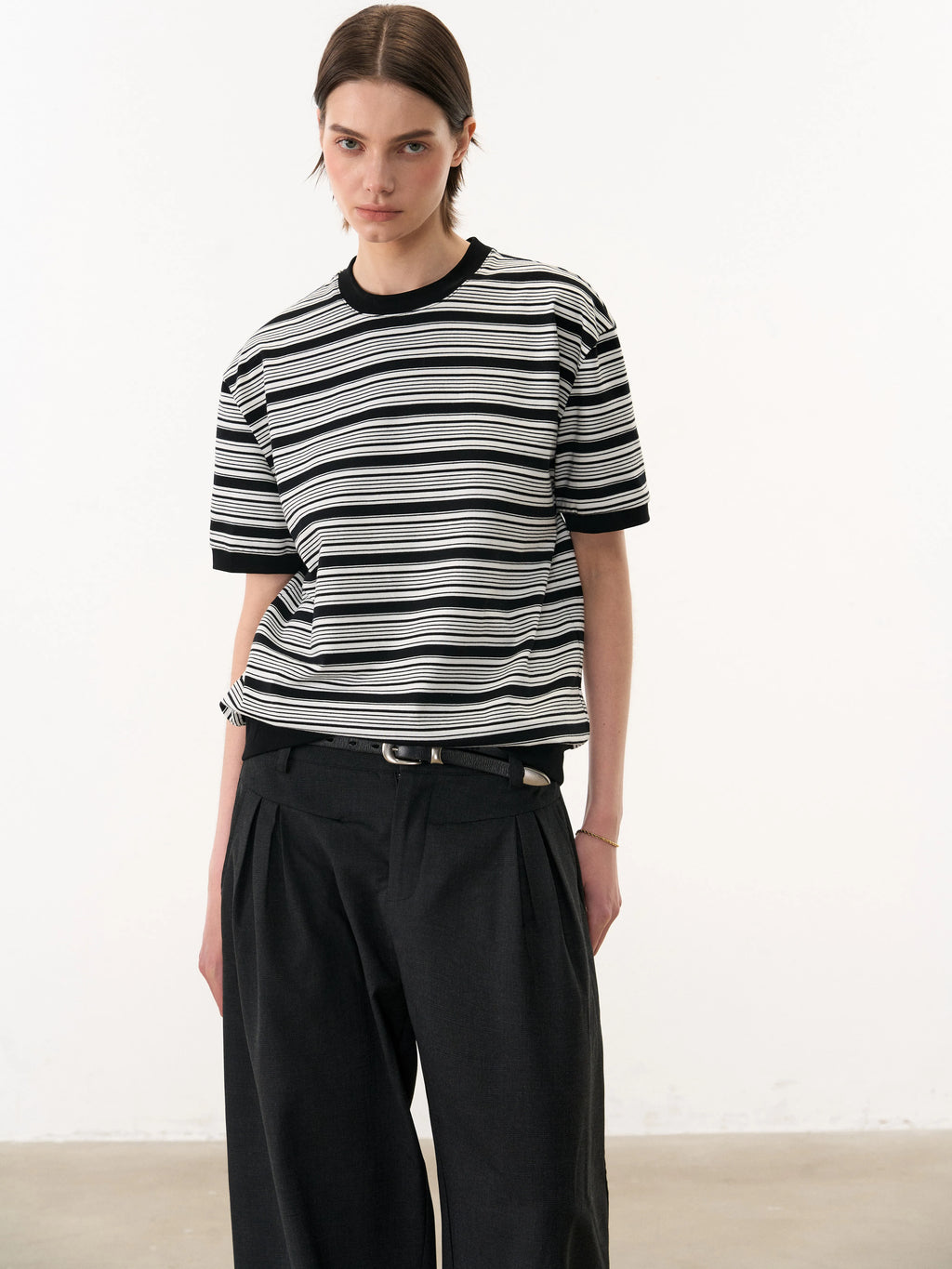 MANUSCRIPT Front Shoulder Striped Slim Tee