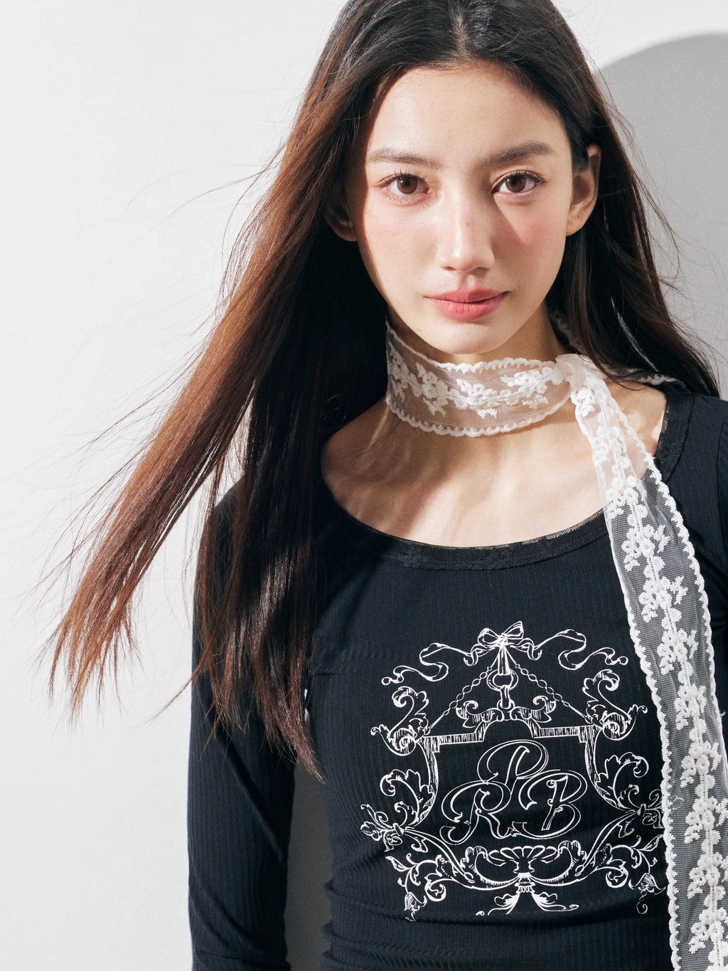 RPB BRAND Vintage Lace Slim-Fit U-Neck Bottom Shirt