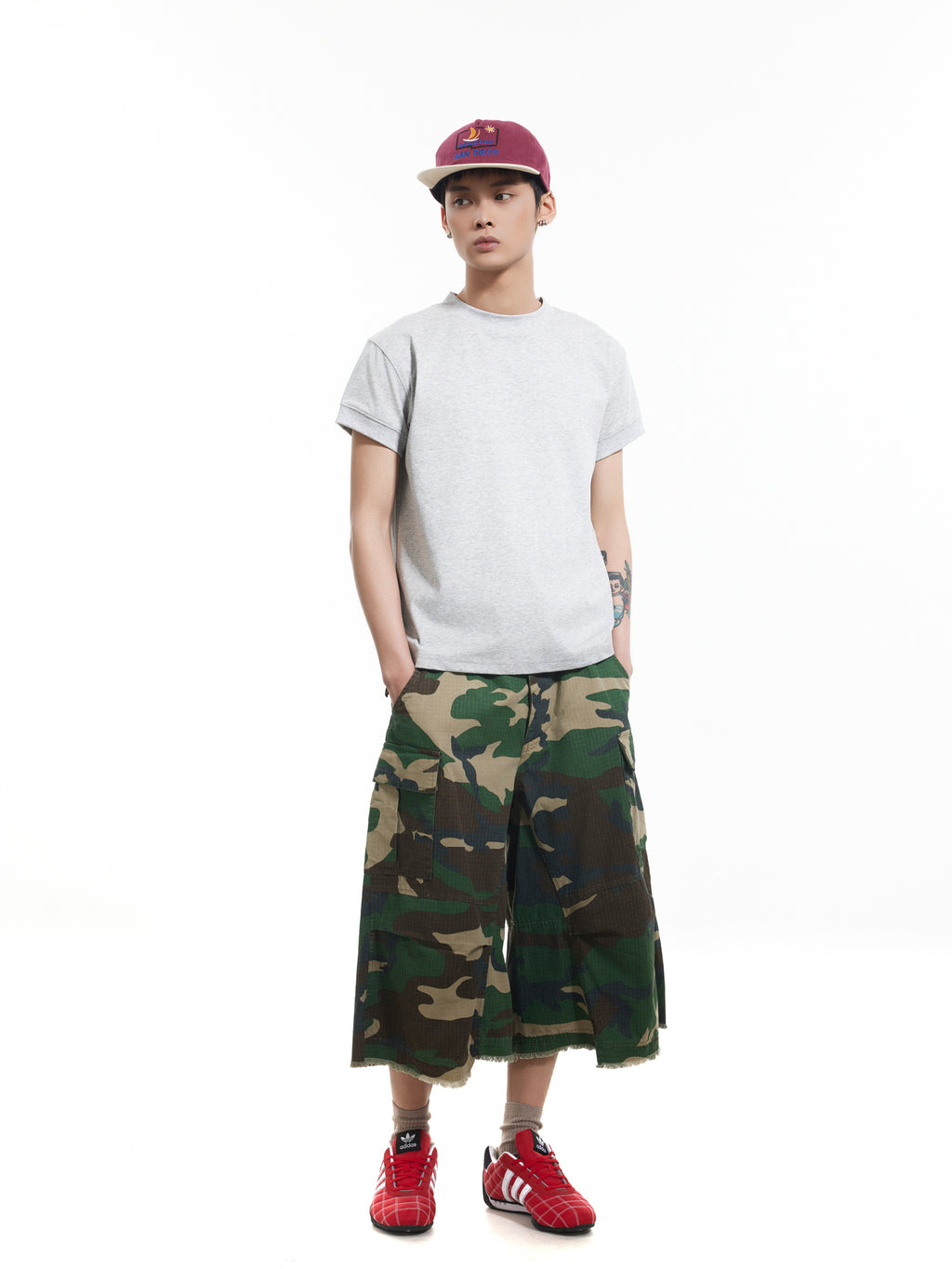BTSG Cargo multi-pocket rough-edge camouflage shorts