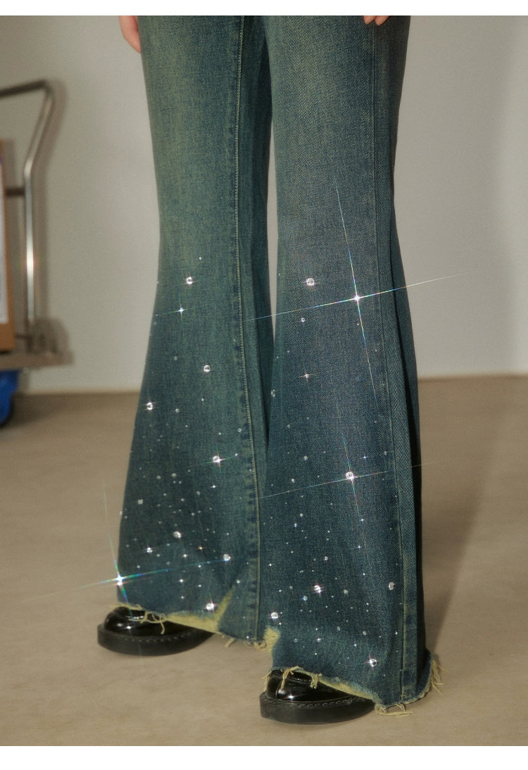 UNIFREE Slim-fit and Slightly Pulled Jeans with Flash Diamonds