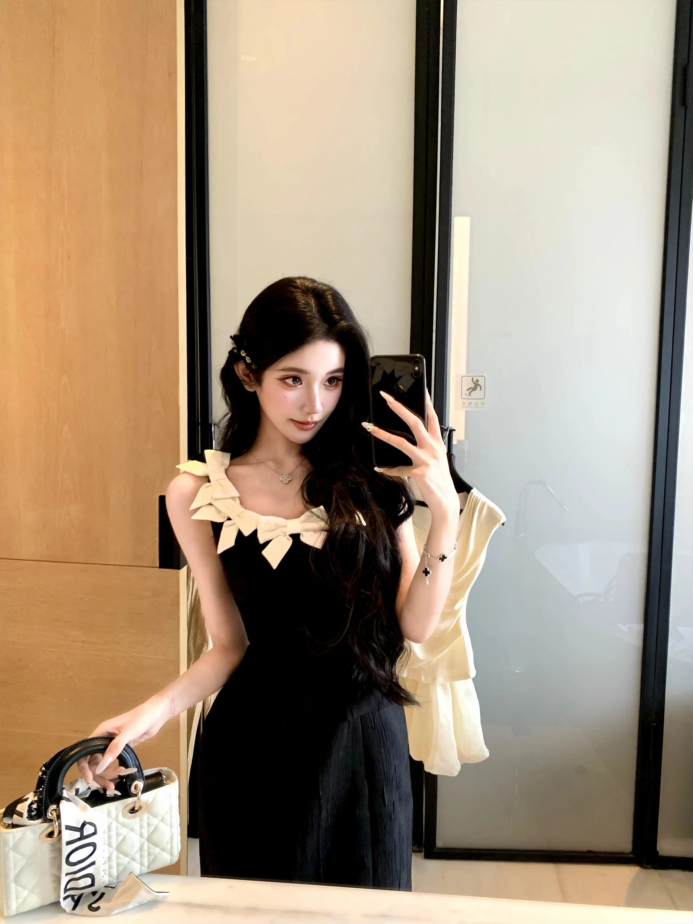 Barb Chill Bow Contrast Dress