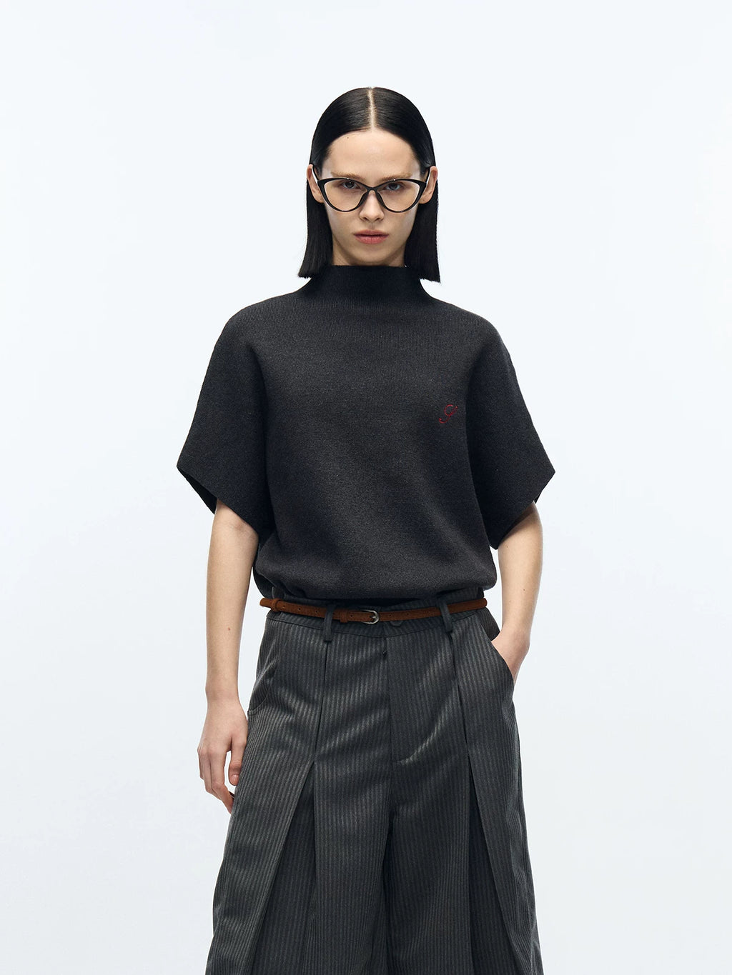 Slight Vogue Mid-turtleneck Knit Embroidery Tee