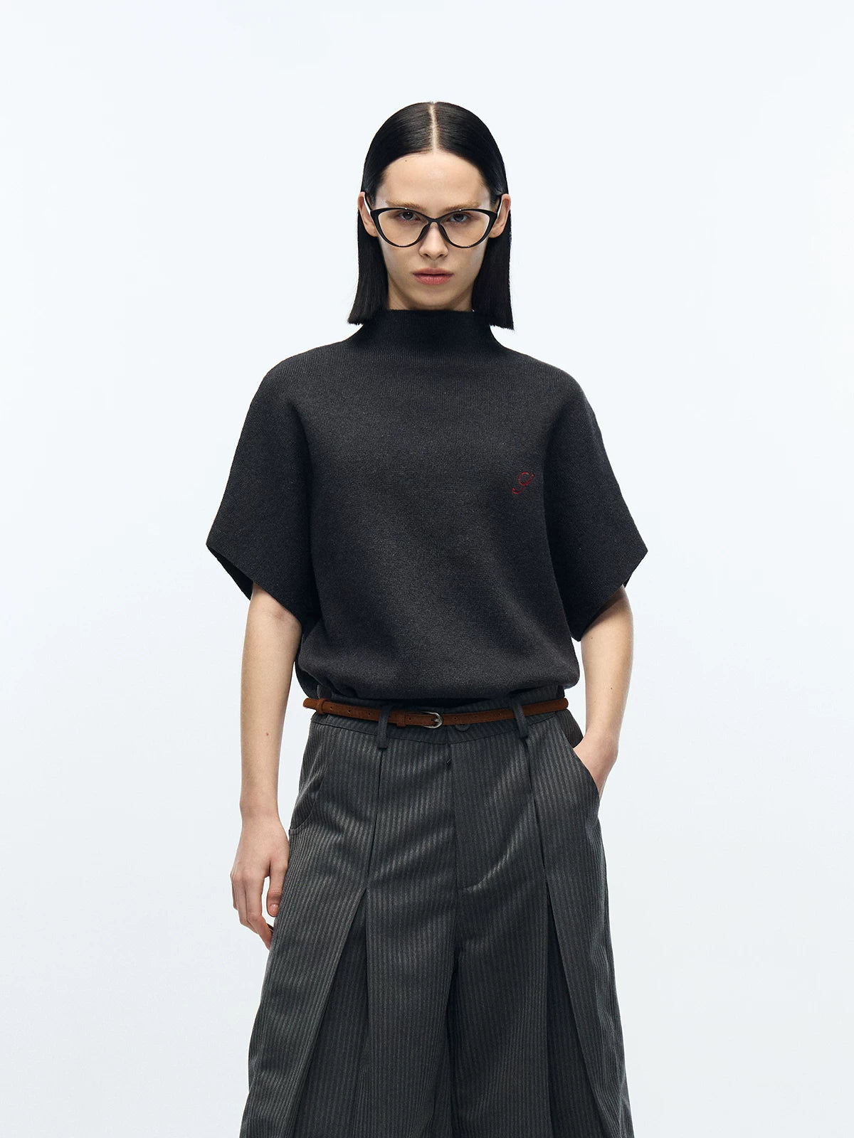 Slight Vogue Mid-turtleneck Knit Embroidery Tee