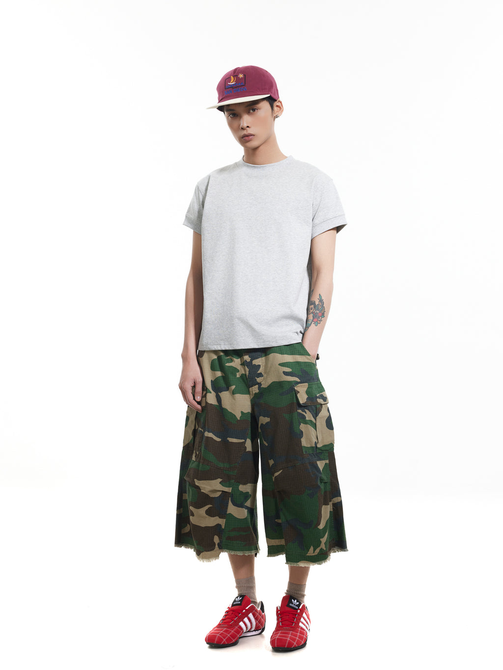 BTSG Cargo multi-pocket rough-edge camouflage shorts