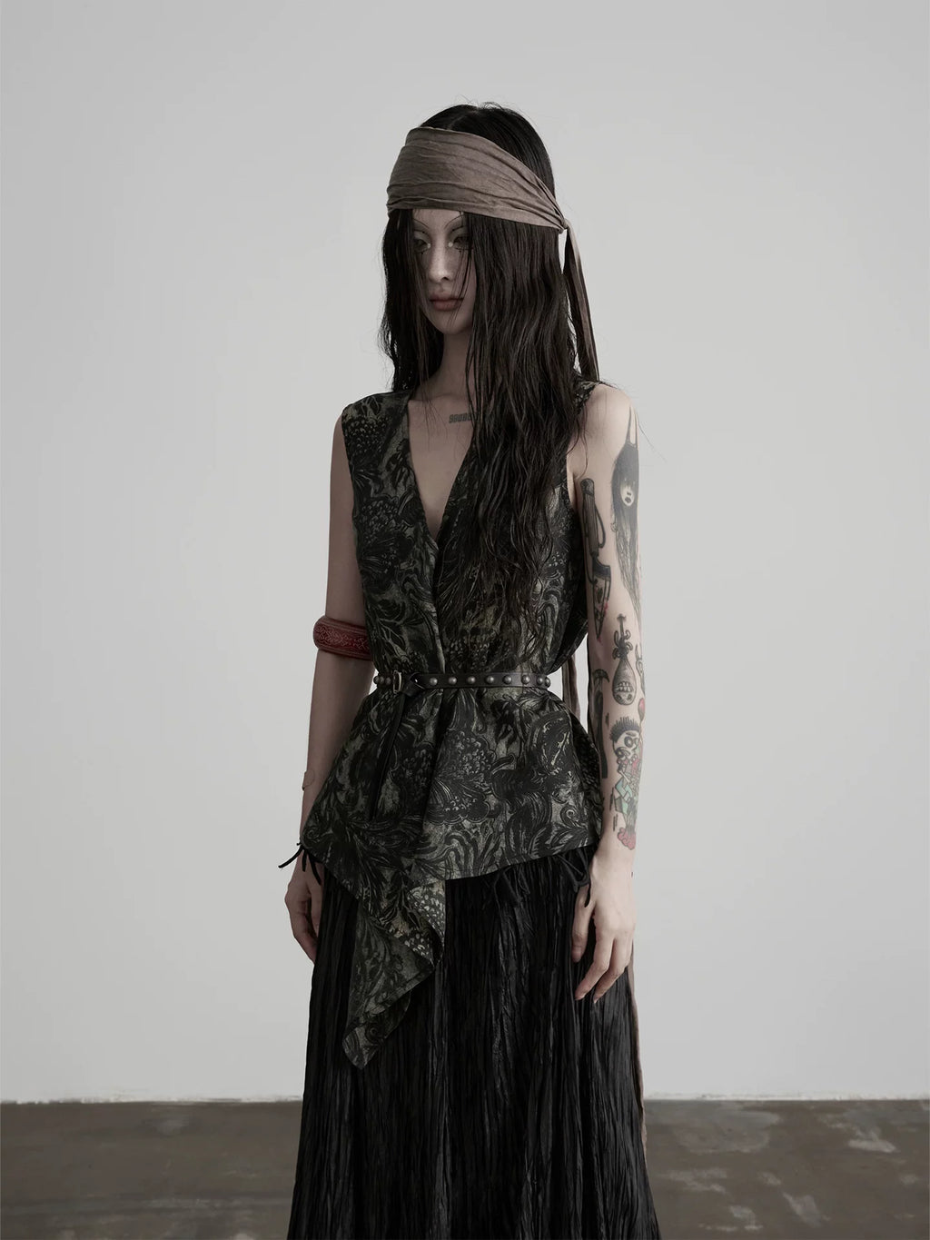 INDULGE Oil Painting Drawing Strap Waist Tee