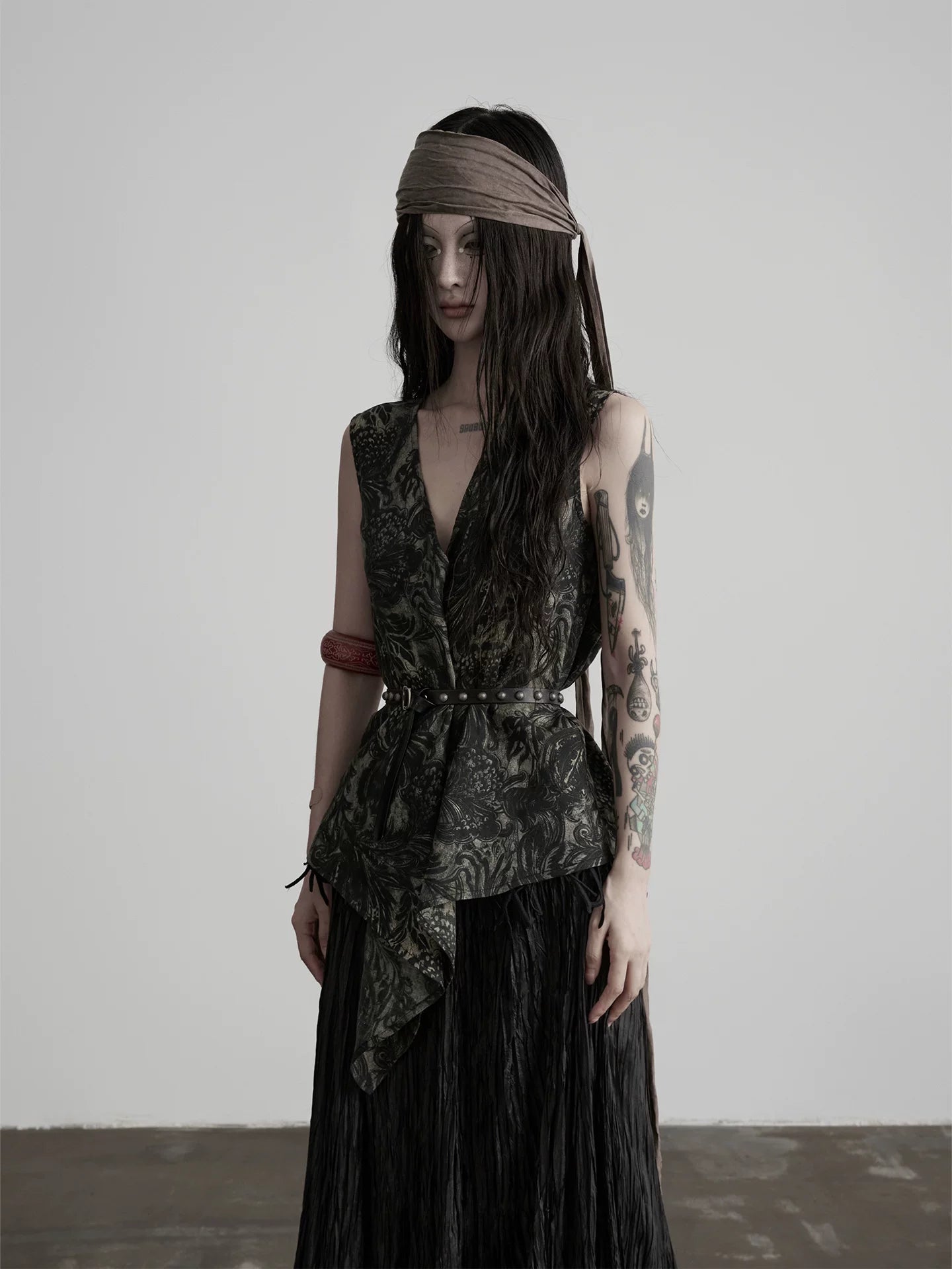 INDULGE Oil Painting Drawing Strap Waist Tee