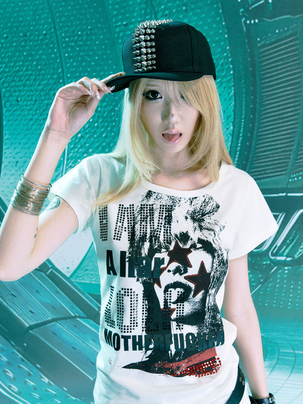 PAIKI Playful Sweetheart Portrait Hot Diamond Front Shoulder Slim Tee