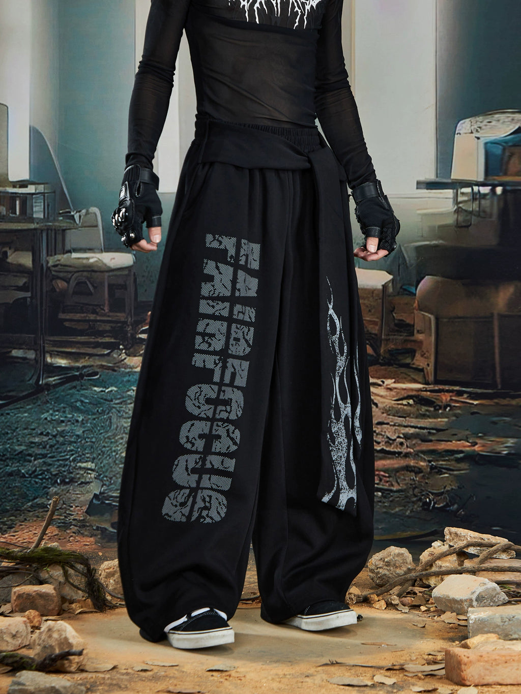 NOMANIAI  Totem Print Y2k Strap Scimitar Slacks
