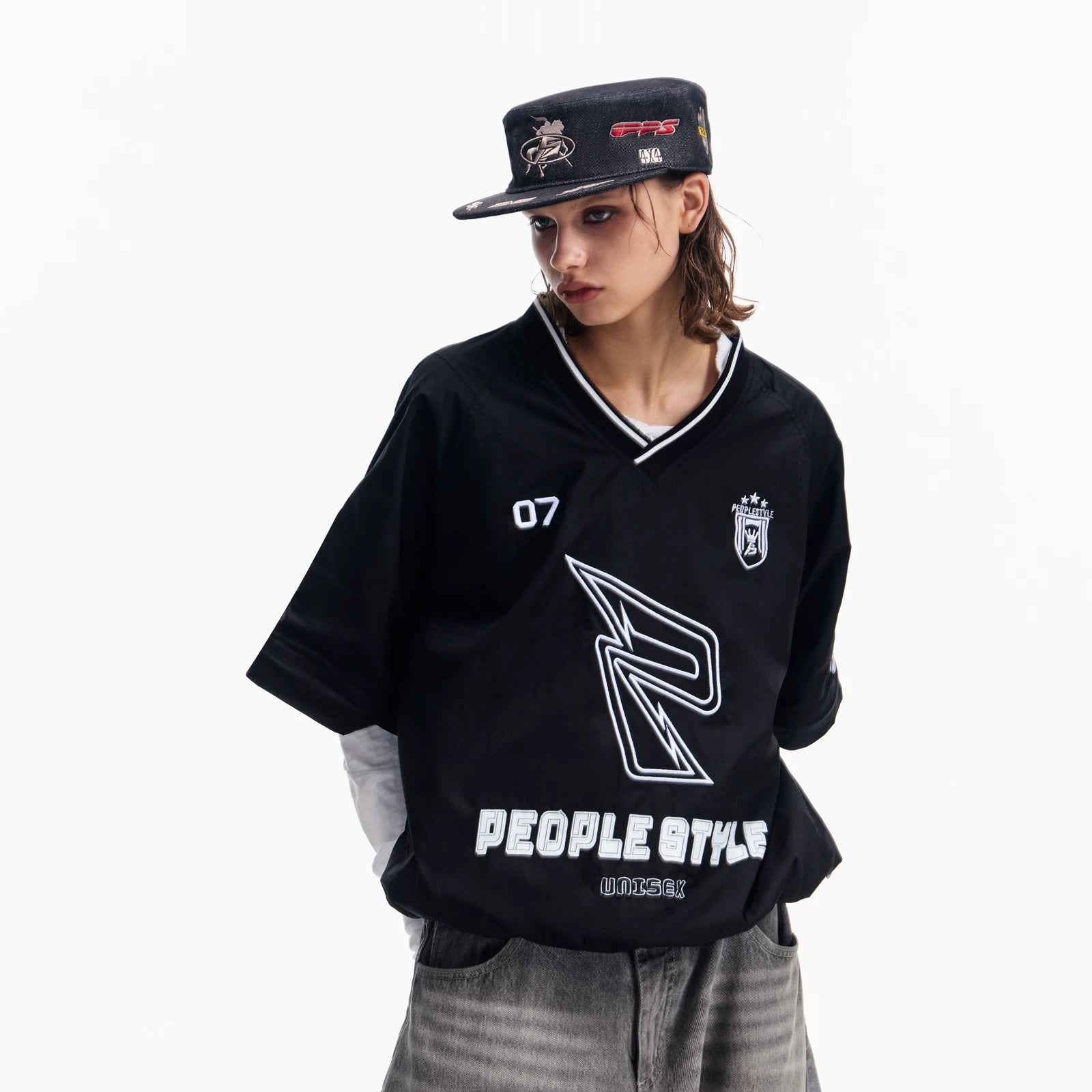 PEOPLESTYLE Badge Embroidered Sports V-neck Sweater