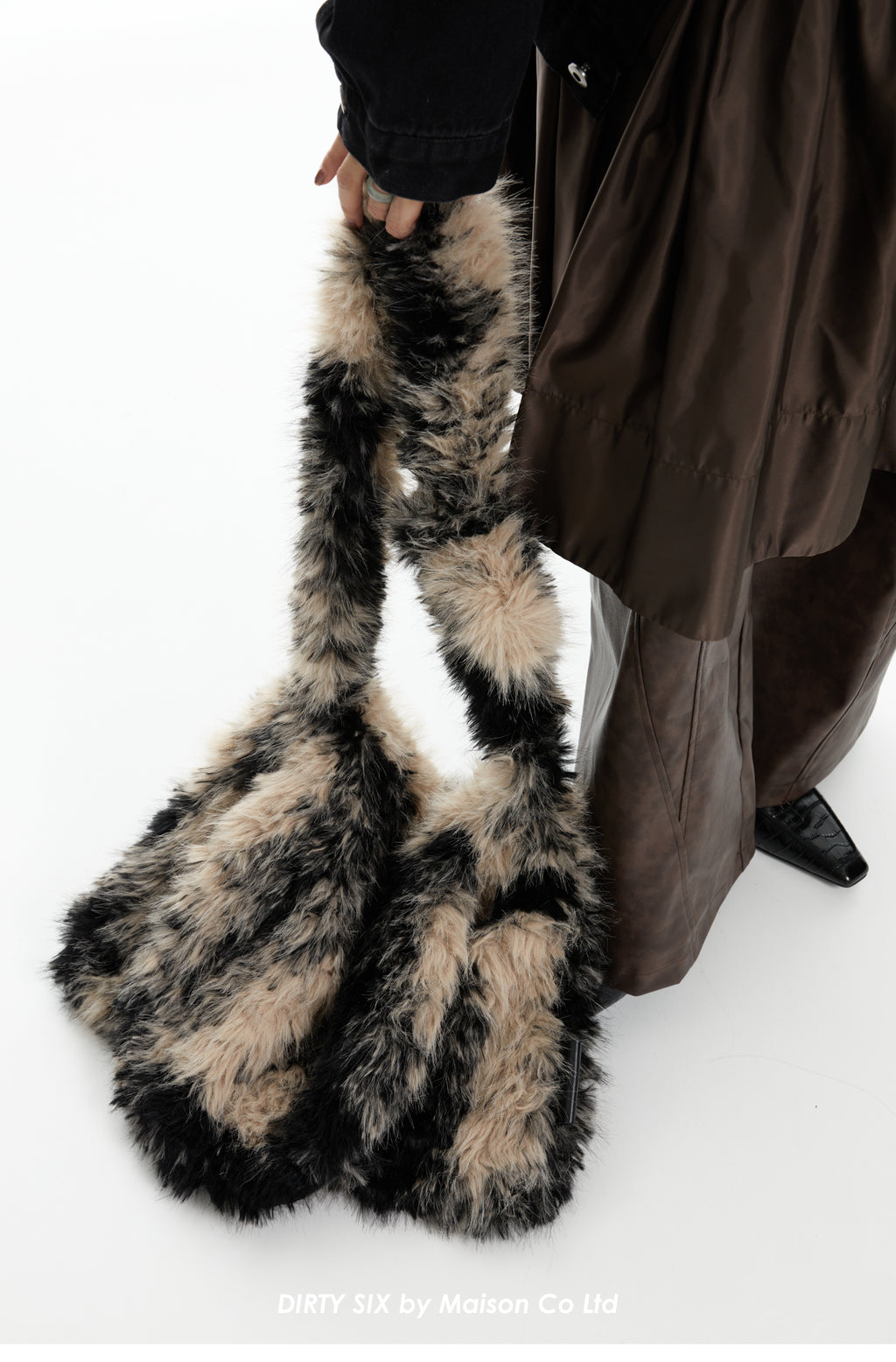 DirtySix "An Oat Cow" Wandering Wind Large Hairy Bag