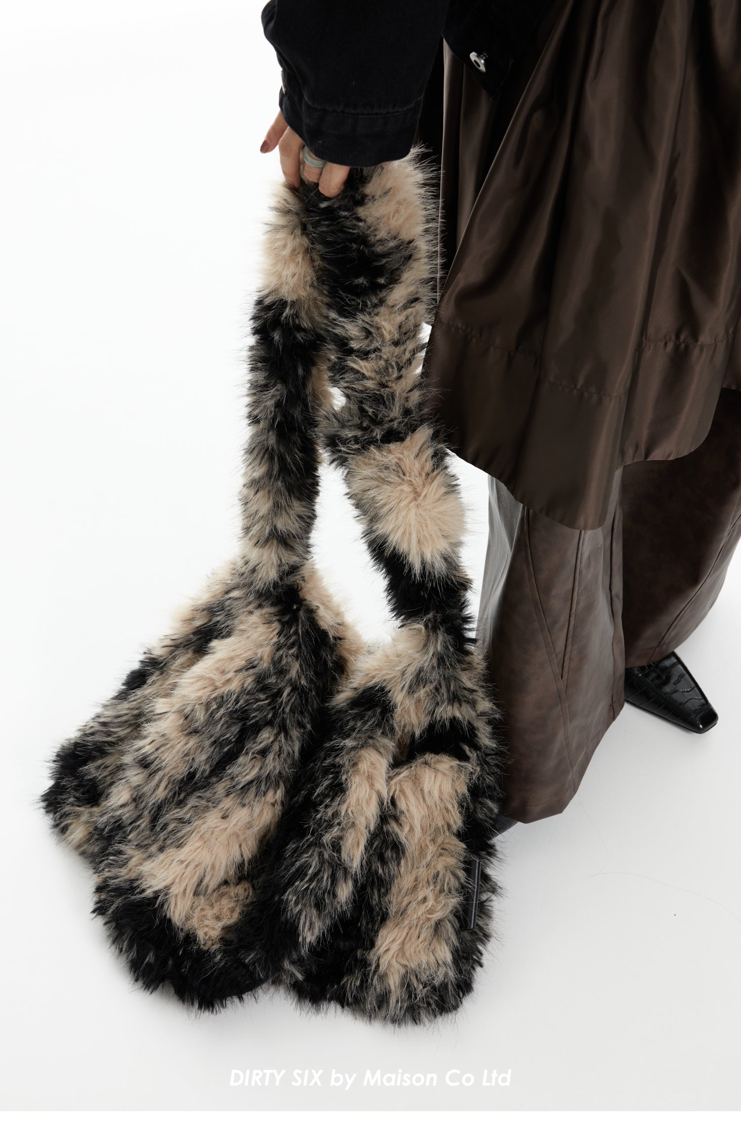 DirtySix "An Oat Cow" Wandering Wind Large Hairy Bag