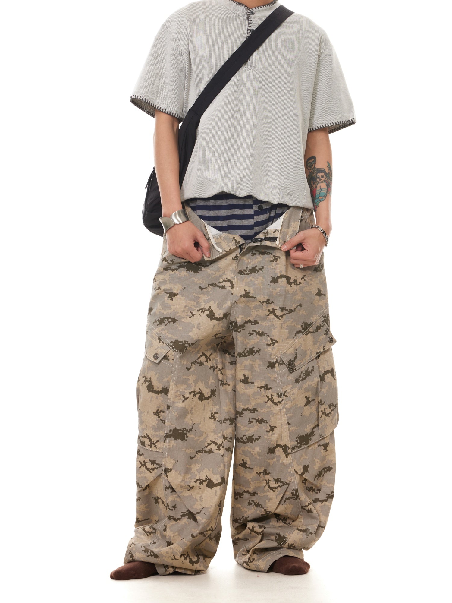 BTSG desert camouflage multi-pocket scimitar cargo pants